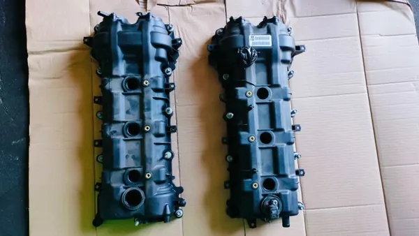 Couvercle de soupape OEM 05184068AJ Jeep Cherokee 3.2L image 2