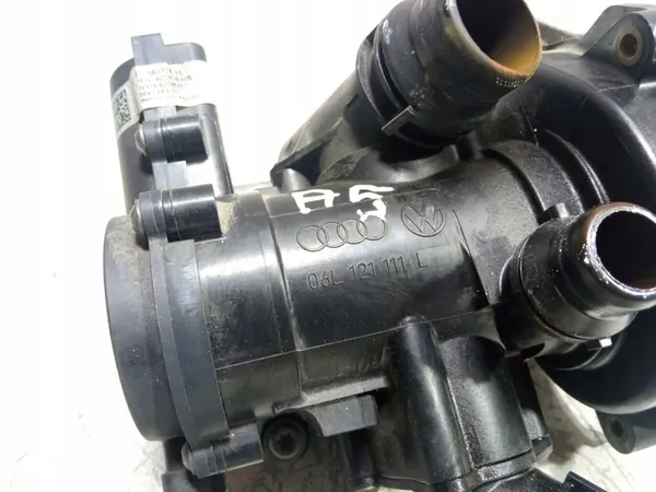 AUDI A5 F5 2.0 TFSI Vattenpump Termostat Hölje OE 06L121012H image 2