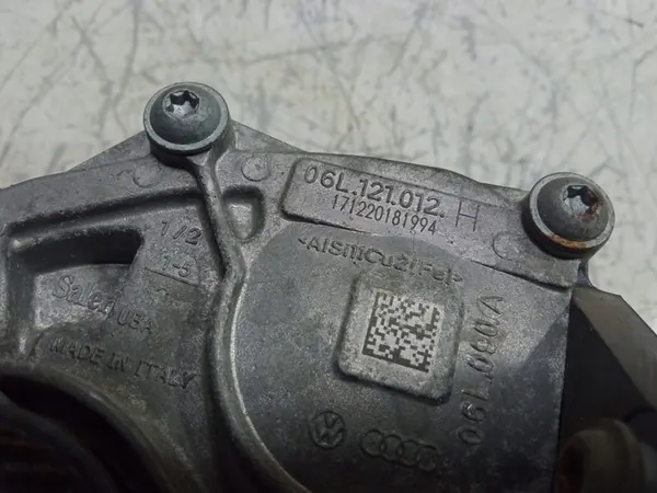 AUDI A5 F5 2.0 TFSI Vattenpump Termostat Hölje OE 06L121012H image 5
