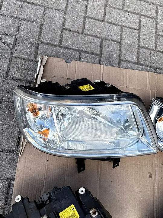 Farol dianteiro direito Volkswagen T5 image 4