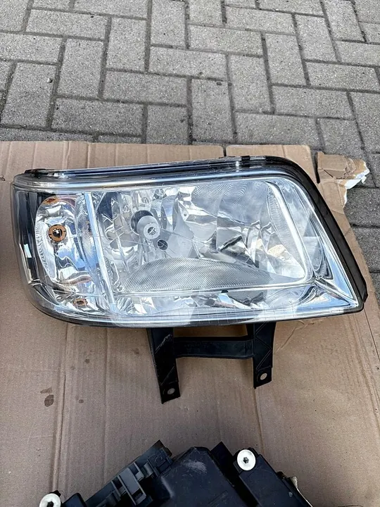 Farol dianteiro direito Volkswagen T5 image 6