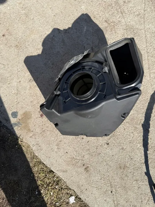 Caja Filtro Aire Audi OEM 8W0133835AB Usado image 2