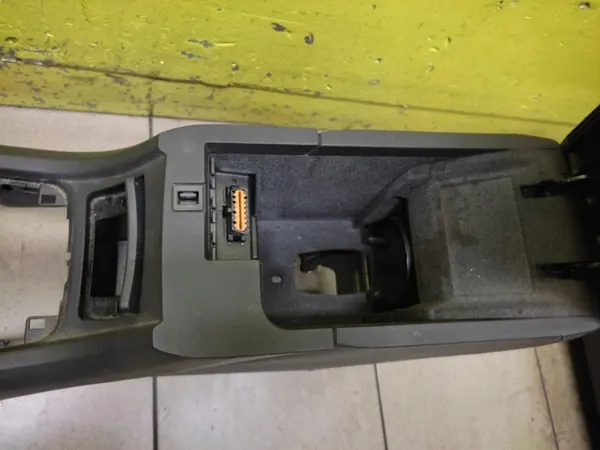 Middenconsole armsteun Citroen C5 III OEM 9682319777 image 6