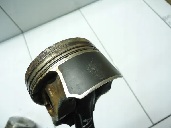 Piston CNC Audi 2.0TFSI avec Bielle d'Occasion image 4