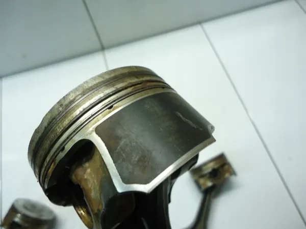 Piston CNC Audi 2.0TFSI avec Bielle d'Occasion image 5