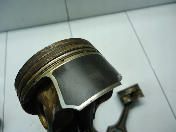 Piston CNC Audi 2.0TFSI avec Bielle d'Occasion image 6