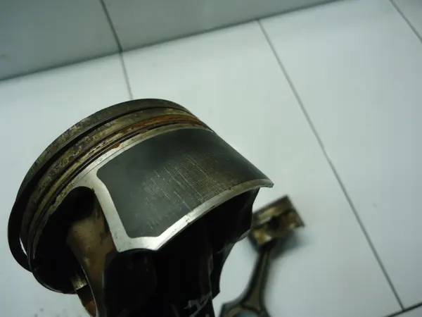 Piston CNC Audi 2.0TFSI avec Bielle d'Occasion image 7