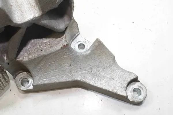Land Rover OEM L8D25K291BB Uitlaatbevestiging image 3
