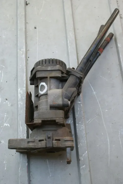 Renault OE 5010260033 Brake Main Valve image 2