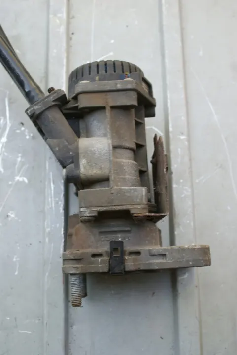 Renault OE 5010260033 Brake Main Valve image 3