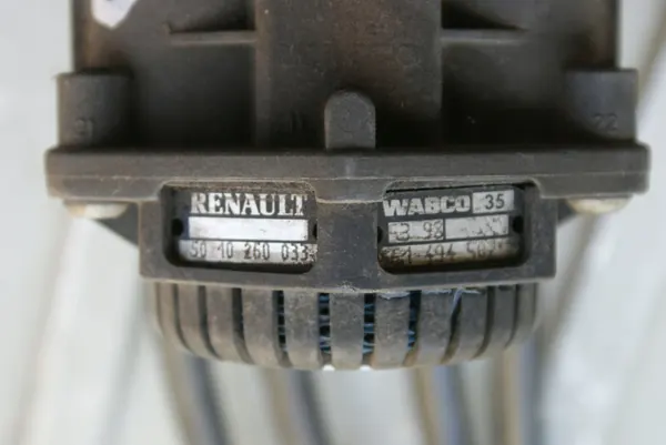 Renault OE 5010260033 Brake Main Valve image 5