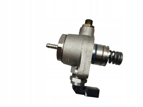 Polttoainesäiliö Audi A3 A4 A6 Skoda Octavia 2.0 TFSI 06L127027B image 3