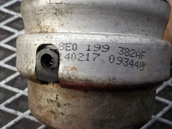 Soporte de motor AUDI A4 B7 8E0199382AF image 4