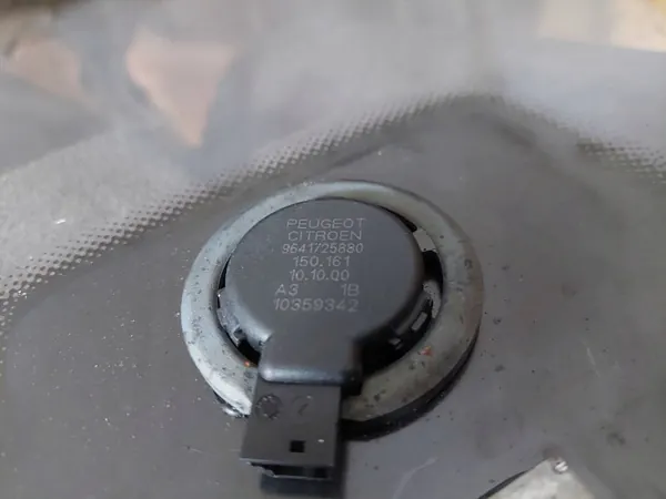 Gebrauchte Frontscheibe mit Sensor OEM 9641725880 image 3