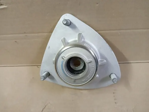 OEM 6867864 Takaiskunvaimennin kiinnike BMW X5 F15/X6 F16 image 2