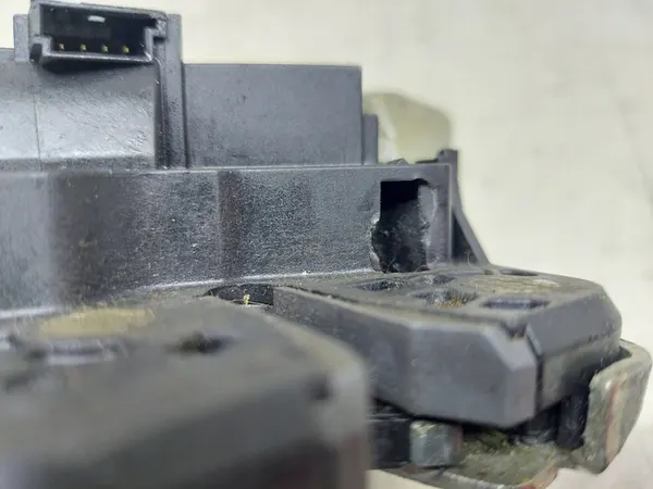 Bagagelås A2047400535 Mercedes W204 image 6