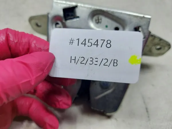 Bagagelås A2047400535 Mercedes W204 image 8