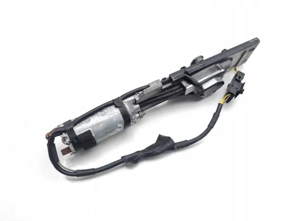 BMW Centralåsningsaktuator OEM 8352202 - Begagnad image 4