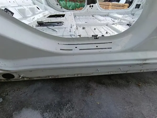 Umbral Mercedes-Benz EQS 2022 lado derecho OEM 294420 image 5