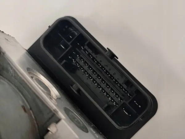 Bomba ABS OEM 5Q0614517 para VW Passat - Usada image 3