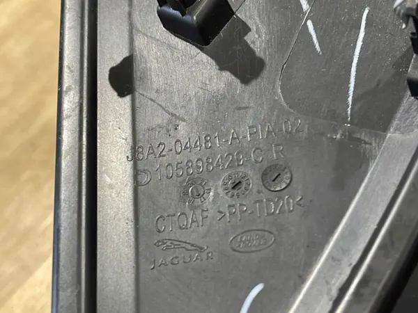 Panel lateral salpicadero Land Rover OE J8A204481A image 3
