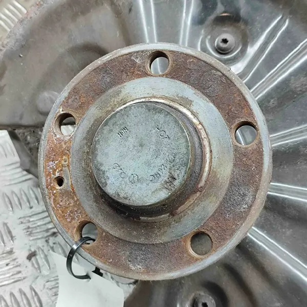 Mozzo ruota posteriore destro VW PASSAT B8 3Q0505434G image 6