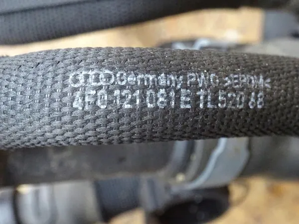 AUDI A4 A5 A6 2.0 TDI Vesisuojat 4F0121081E image 3