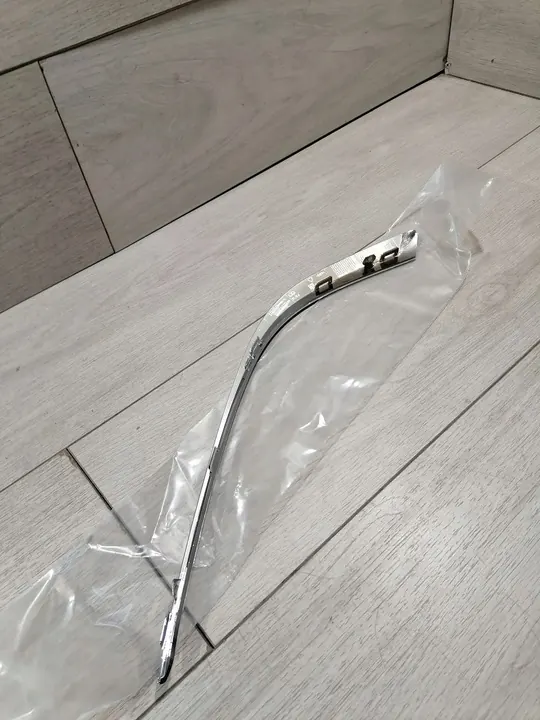 ASTRA J LIFT STRISCE GRIGLIA ANTERIORE DESTRA 13368710 image 2