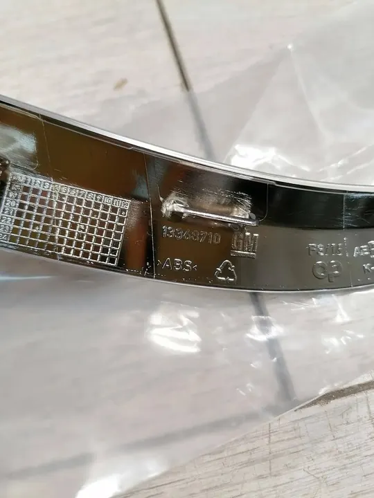 ASTRA J LIFT STRISCE GRIGLIA ANTERIORE DESTRA 13368710 image 3