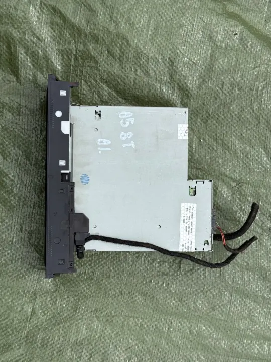 Cambiador CD Audi A5 8T A4 B8 OEM 8T1035110B image 3