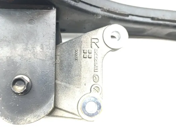 Soporte de suspensión Mazda MX-3 OEM 00 - Usado image 3