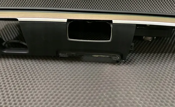 Salpicadero Tesla Model 3 OEM 108340105IVV - Usado image 3