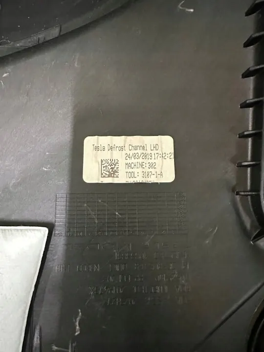 Salpicadero Tesla Model 3 OEM 108340105IVV - Usado image 9