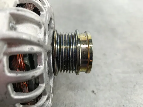 ALTERNATORI VW GOLF VII 1.4 TSI 04E903015H image 3