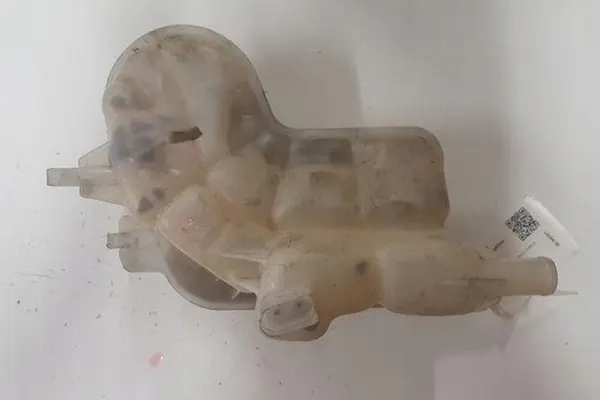 Ausgleichsbehälter AUDI A6 (4F2, C6) 2.0L Benzin image 2