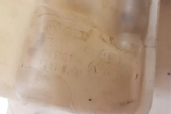 Ausgleichsbehälter AUDI A6 (4F2, C6) 2.0L Benzin image 4