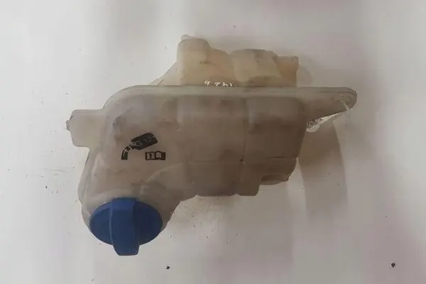 Ausgleichsbehälter AUDI A6 (4F2, C6) 2.0L Benzin image 6