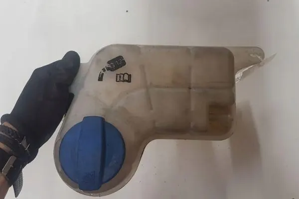 Ausgleichsbehälter AUDI A6 (4F2, C6) 2.0L Benzin image 7