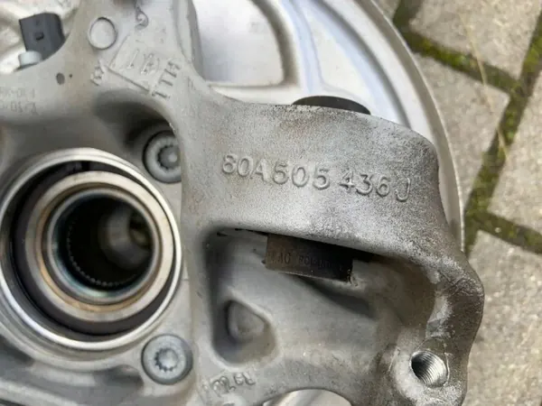 OEM 80A505436J Taka-oikea pyörännavan Audi Q5:lle image 4