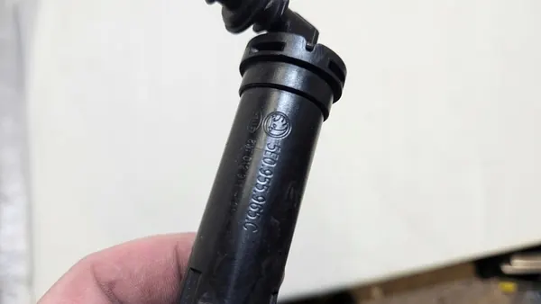 Left Front Nozzle Skoda Octavia III Lift 5E0955965C image 5