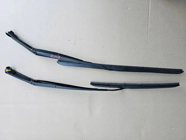 KIA EV5 Pyyhinvarsijoukko OEM PIÓRA5EVKIA image 2