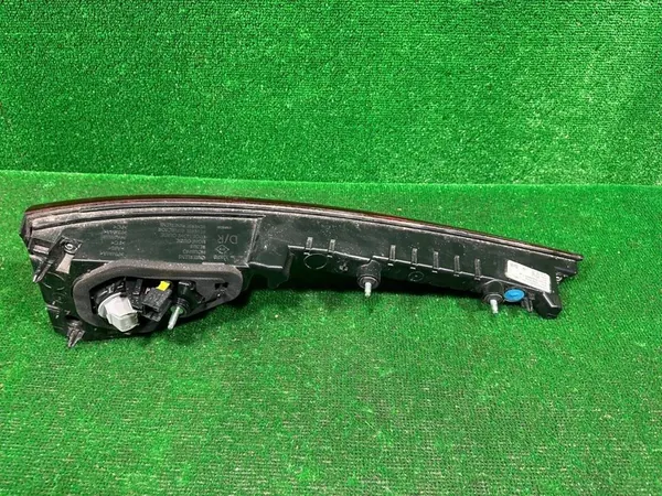 Höger baklykta Renault Megane IV Kombi 265500266R image 8