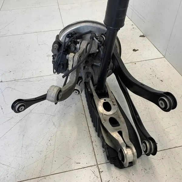 Mozzo di sterzo posteriore destro Audi A5 2.0 TDI image 4