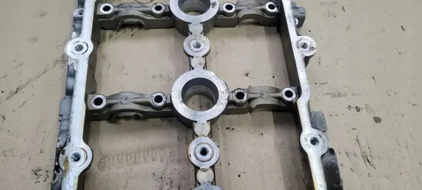 Audi OE Kamaxellock höger 06E103286 - Begagnad image 3