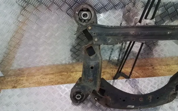 OEM Wrakowisko-1269- Suporte suspensão dianteira Audi A6 image 5