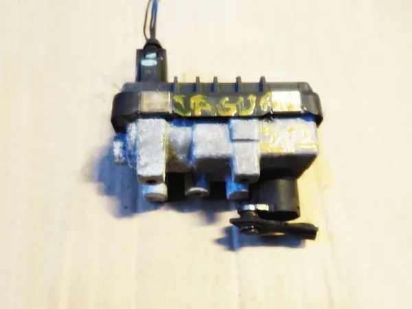 Jaguar Ford 2.2 Turbosäätölaite OEM 6NW008412 712120 image 2
