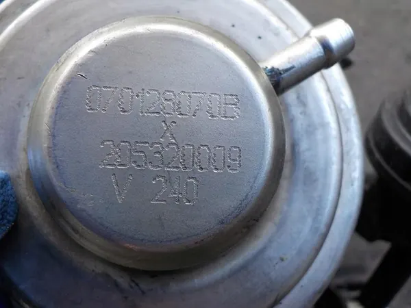 Válvula EGR VW T5 2.5TDI AXD 070128070B image 3