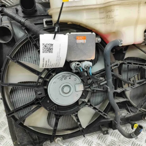 Pieza refrigeración Lexus OEM 1680002590 IS III 2.5L image 3