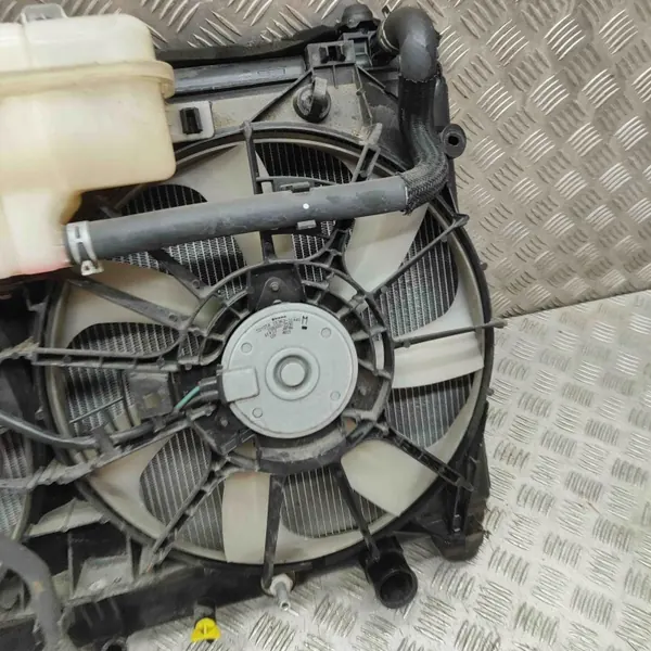 Pieza refrigeración Lexus OEM 1680002590 IS III 2.5L image 4
