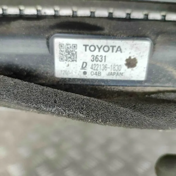 Pieza refrigeración Lexus OEM 1680002590 IS III 2.5L image 6